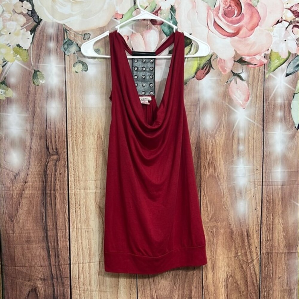 VIBE SLEEVELESS SHIRT